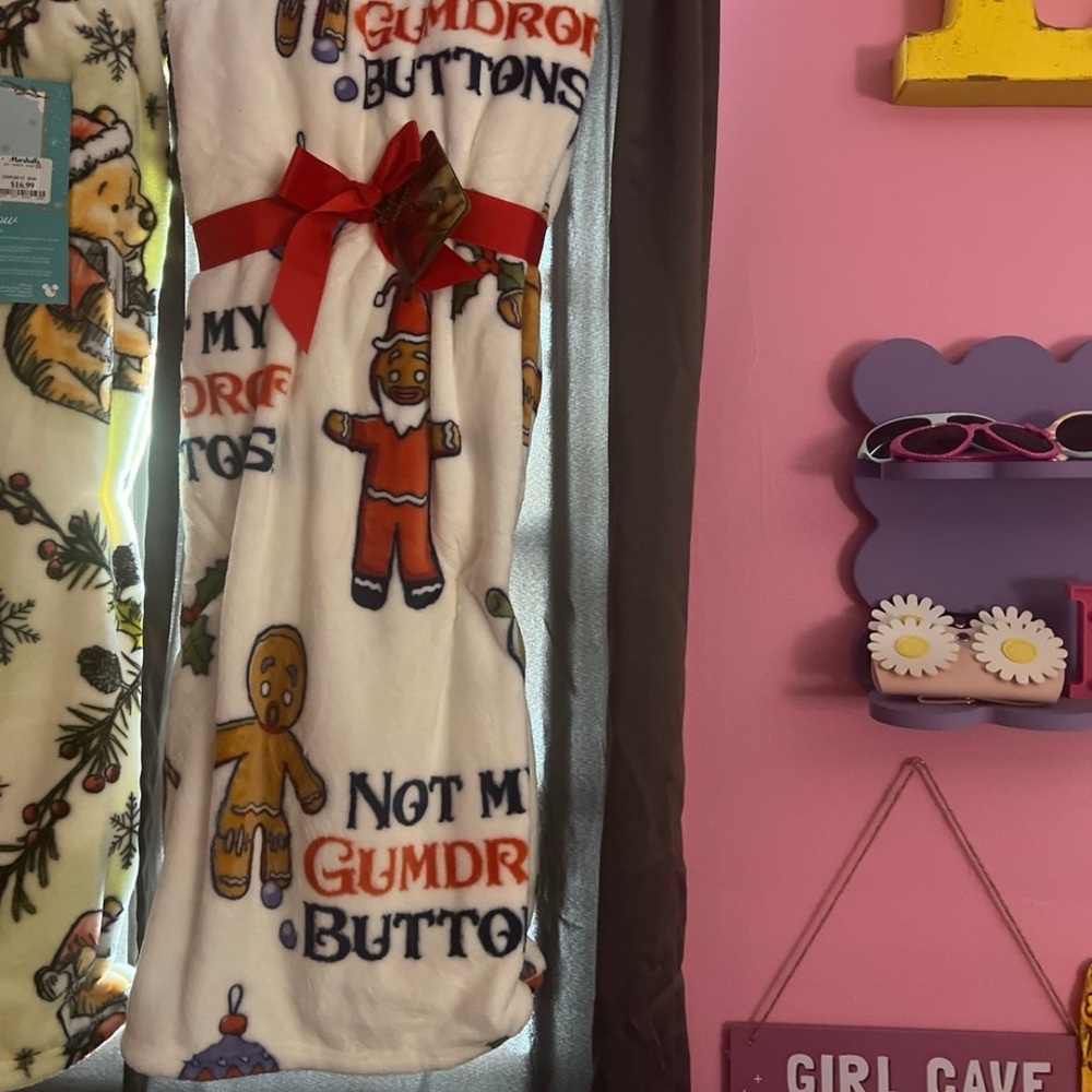Viral Shrek blanket
